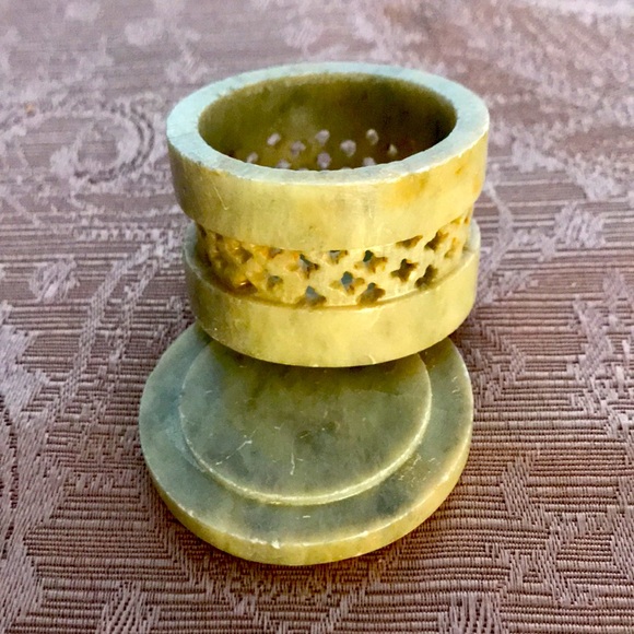 Handcrafted Marble box with cutout and inlay design - Picture 3 of 6